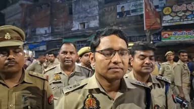 मोहर्रम पर्व के दौरान आठवीं के जुलूस के दृष्टिगत थाना को० नगर क्षेत्रांतर्गत भ्रमणशील रहकर सुरक्षा एवं यातायात व्यवस्था का जायजा लेने तथा जनपद में मोहर्रम पर्व को सकुशल संपन्न कराने हेतु गोण्डा पुलिस द्वारा की गई तैयारियों एवं सुरक्षा प्रबंधों के संबंध में #SPGonda की बाइट https://t.co/4hmUhRrIUx