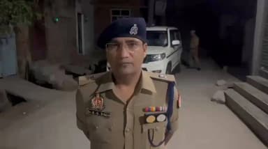 #BijnorPolice
थाना कोतवाली शहर क्षेत्रान्तर्गत एक व्यक्ति की हत्या किये जाने पर स्थानीय पुलिस द्वारा की जा रही कार्यवाही के संबंध में अपर पुलिस अधीक्षक नगर, जनपद बिजनौर सर की बाइट ।
#UPPolice https://t.co/VVkhed04SA