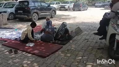 एटा: गांव फफोतू में सह-खातेदारों ने जमीन नहीं बेचने दी, पटिया तोड़ने पर रिजोर पुलिस ने नहीं की कार्रवाई, पीड़ित धरने पर