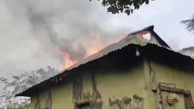 মোহনপুর: কাঁঠাল তুলীর হত্যাকাণ্ডের বাড়িঘর ভাঙচুর ও অগ্নিকান্ডের ঘটনায় চারজনকে গ্রেফতার করে পুলিশ