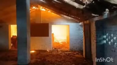 पैलानी: तहसील पैलानी क्षेत्र में सहयोग आश्रम उर्दू जूनियर हाई स्कूल में खेत की पराली की चिंगारी से लगी आग