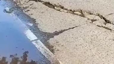 रायसेन: सलामतपुर में स्टेट हाईवे 18 सड़क धंसी, मस्जिद के पास हाईवे पर दरार से जलभराव, राहगीर और दुकानदार परेशान #Jansamasya