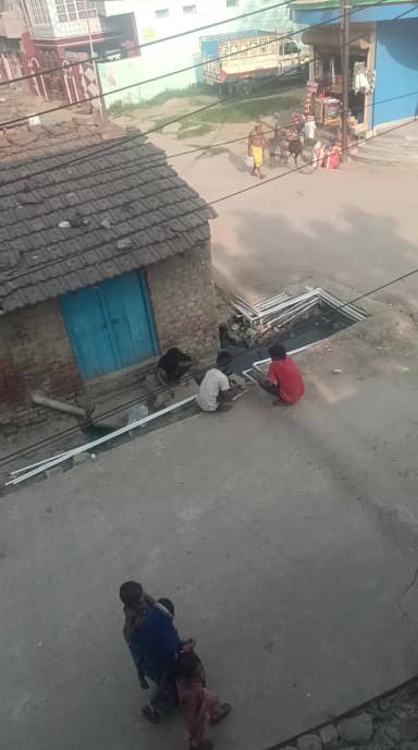 Ambai marufchak moholla bahut salo. se road bana lekin bina permission ke road tora ja raha h koi dhyan lene wala nahi