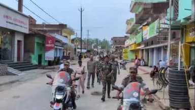 प्रतापपुर: मोहर्रम को लेकर प्रतापपुर में निकाला गया फ्लैग मार्च, शांति एवं सौहार्द बनाए रखने की अपील