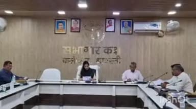 भिनगा: कलेक्ट्रेट भिनगा में DM की मौजूदगी में जिला स्तरीय सतर्कता समिति और सिंगल स्टेज परिवहन व्यवस्था की बैठक हुई