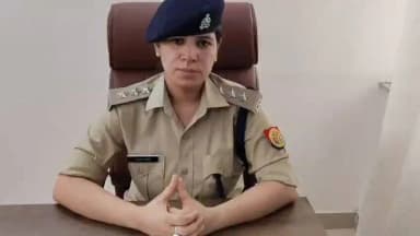 थाना नगला खंगर क्षेत्र में हुई सड़क दुर्घटना की सूचना पर पुलिस टीम तत्काल मौके पर पहुँची। घायलों को उपचार हेतु अस्पताल भिजवाने व 02 घायलों की मृत्यु होने व दुर्घटनाग्रस्त वाहनों को हटाकर यातायात सुचारू कराने व की जा रही अन्य कार्यवाही के सम्बन्ध में #CO_सिरसागंज द्वारा बाइट। https://t.co/yae5pGCLbJ