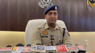 #Azamgarh: थाना दीदारगंज क्षेत्रान्तर्गत थाना प्रभारी दीदारगंज द्वारा एक व्यक्ति के साथ बहस के दौरान थप्पड़ मारने के वायरल वीडियो, प्रकरण का संज्ञान लेते हुए मामले की जांच क्षेत्राधिकारी फूलपुर को सौंपी गई है। जांचोपरांत प्राप्त तथ्यों के आधार पर नियमानुसार आवश्यक कार्रवाई की जाएगी, के संबंध में अपर पुलिस अधीक्षक ग्रामीण श्री चिराग जैन की बाइट ।