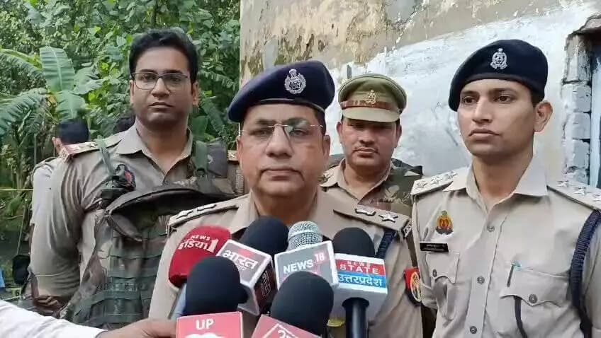#ShamliPolice
थाना आदर्शमंडी व थाना कांधला पुलिस की संयुक्त कार्यवाही में मोबाइल फोन, नगदी छीनने एवं जानलेवा हमला करने की घटना में वांछित हिस्ट्रीशीटर अभियुक्त महताब पुत्र मंजूरा उर्फ बेचैन पुलिस कार्यवाही में आत्मरक्षार्थ की गई फायरिंग में घायल/गिरफ्तार, उपचार के दौरान अभियुक्त महताब की मृत्यु हो जाने के सम्बन्ध में पुलिस अधीक्षक शामली की बाइट। #UPPolice @adgzonemeerut @digsaharanpur #crackdownShamlipolice