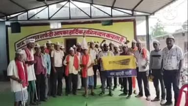 राजिम: ग्राम लफंदी में आम आदमी पार्टी की बैठक हुई, कई महत्वपूर्ण बिंदुओं पर चर्चा की गई