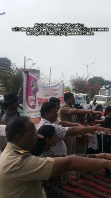 #Mission_Udan | अकोला पोलीसांकडून जागतिक अमली पदार्थ विरोधी दिनानिमित्ताने 'मिशन उडान' अंतर्गत पथनाट्याव्दारे जनजागृती! ✨🚨
#AkolaPolice #MaharashtraPolice #SayNoToDrugs #policeofficer DrugFreeIndia trendingreels
