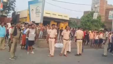 मांझी: दाउदपुर बस पड़ाव के पास हाईवे की चपेट में आने से होटल संचालक की मौत