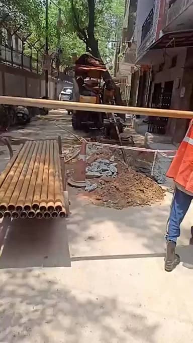 नजफगढ़: भाजपा विधायक परदुयम्न सिंह राजपूत के द्वारा गीतांजलि पार्क के पास IGL के पाइपलाइन का कार्य हुआ शुरू