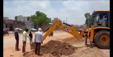 करौली: खारवाड वास में PWD के काम से टूटी चंबल परियोजना की मुख्य पाइपलाइन, दो दिन से पेयजल आपूर्ति प्रभावित