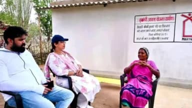 बैकुंठपुर: कलेक्टर ने बुजुर्ग जुकमन बाई के हाथों से बनी करेला की सब्जी का लिया स्वाद, जुकमन बाई को मिला खुशियों का आशियाना