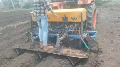 विकासखंड कालापीपल के ग्राम तिलावत मेना में कृषक श्री बाबूलाल बनसिया द्वारा रिज बेड प्लांटर से सोयाबीन की किस्म JS-2172 की बुवाई कर आधुनिक कृषि तकनीक को अपनाया जा रहा है।
@minmpkrishi
#Agriculture #Soybean #MadhyaPradesh #Shajapur #शाजापुर https://t.co/7u9KqMY2Kp