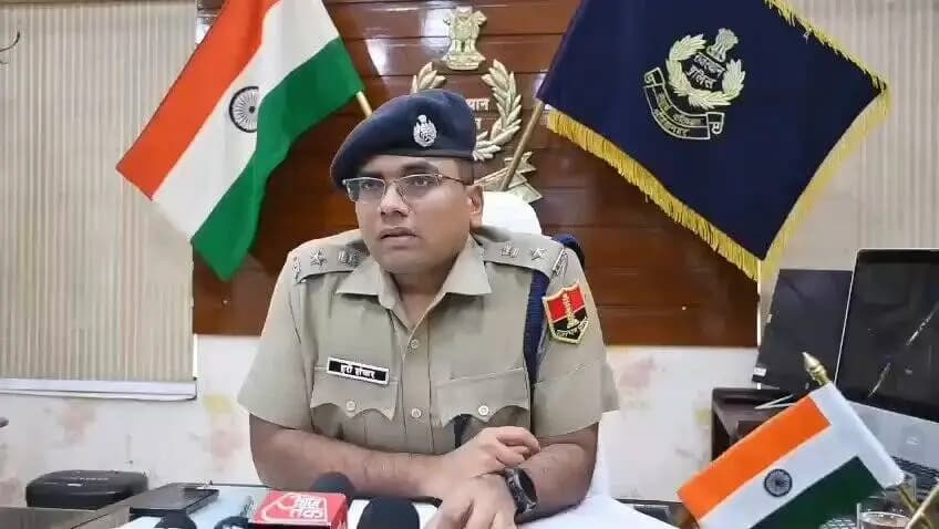 🚨 श्रीगंगानगर पुलिस की बड़ी कार्रवाई 🚨
सीमा पार से ड्रोन के जरिए हो रही हेरोइन तस्करी का भंडाफोड़।
10.419 किलोग्राम हेरोइन, ₹1,61,200 नकद व तस्करी में प्रयुक्त कार जब्त।
महिला सहित 3 आरोपी गिरफ्तार।
#SayNoToDrugs #SriganganagarPolice #DrugFreeRajasthan #ActionAgainstDrugMafia https://t.co/9unjxavujO