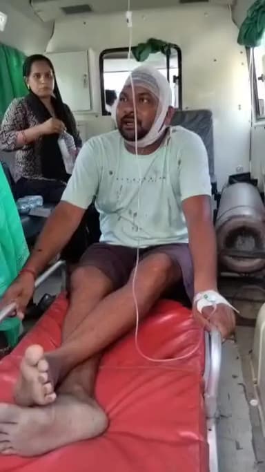 आज हमारे पापा को बहुत मारा पीटा और घातक। हथियारो से मारा कृपया आप सभी सहयोग करे
पता पढ़ुआ थाना बल्दी पुरवा लखीमपुर खीरी