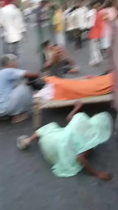 Bhajpa chauki Mein Na Koi Na sunvaee Hote hue