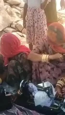 लोहावट: लोहारों कॉलोनी, भींयासर में सिलाई मशीनों का वितरण, महिलाओं को आत्मनिर्भर बनने का दिया गया संदेश