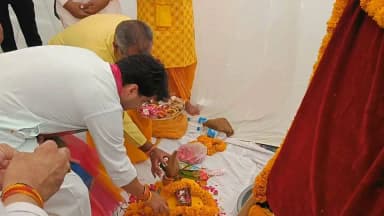 ⏩ #गुना - केंद्रीय मंत्री श्री Jyotiraditya M Scindia द्वारा आज एकलव्य विद्यालय, गुना के सामने नवीन फल-सब्जी मण्डी का भूमि पूजन किया
#Guna CM Madhya Pradesh Dr Mohan Yadav Jansampark Madhya Pradesh Gwalior Commissioner Panchayat, Rural Development and Social Welfare Department of Madhya Pradesh Department Of Revenue, Madhya Pradesh