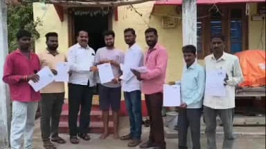 అంతర్గాం: ఓటర్ సవరణ పై గడపగడపకు అవగాహన కల్పించిన అంతర్గం తహసిల్దార్, ఆకేనపెల్లి సర్పంచ్, కాంగ్రెస్ పార్టీ సర్ ఇంచార్జ్