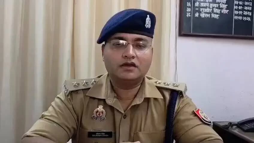 #bandapolice थाना जसपुरा पुलिस द्वारा गेहूं की घटतौली कर किसानों/व्यापारियों के साथ धोखाधड़ी करते हुए अवैध खरीद-बिक्री करने वाले अन्तर्जनपदीय गिरोह के 07 अभियुक्तों की गिरफ्तारी एवं बरामदगी के सम्बन्ध में वीडियो बाइट क्षेत्राधिकारी सदर #सौरभ_सिंह
#UPPolice
#पलाश_बंसल https://t.co/FvNLbEPWXE