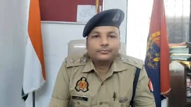 #Azamgarh: थाना कोतवाली क्षेत्रान्तर्गत यूपी-112 पर प्राप्त मारपीट की सूचना पर पीआरवी तत्काल मौके पर पहुँची। जाँच में कॉलर के साथ शराब के नशे में गाली-गलौज एवं मारपीट की पुष्टि हुई, पुलिस से भी अभद्रता करने पर संबंधित व्यक्ति को थाना कोतवाली लाकर शांति व्यवस्था हेतु आवश्यक निरोधात्मक कार्यवाही की गई, के सम्बन्ध में क्षेत्राधिकारी नगर श्री शुभम तोदी की बाइट ।
@Uppolice
@adgzonevaranasi
@digazamgarh
@News18UP
