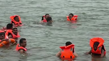 आगर: बाढ़ से बचाने को तैयार 'संकटमोचक': मोतीसागर तालाब पर होमगार्ड्स की 'लाइफ-सेविंग' ट्रेनिंग