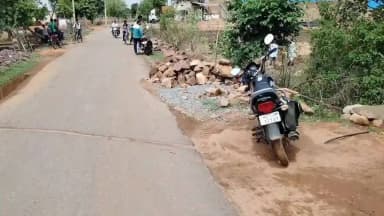जमीन से संबंधित विवाद सर्वे नंबर 861, 847 यह प्लाटिंग की जमीन पर नाइट के टाइम पर आम के पेड़ों पर मशीन चल रही है अभी भी