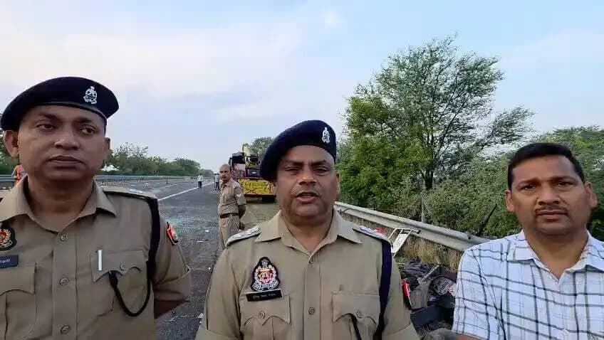 आज दिनांक 30.06.2026 को समय करीब 03:35 बजे थाना राया क्षेत्रान्तर्गत यमुना-एक्सप्रेसवे के माइलस्टोन 112 KM पर बस और ट्रेलर में हुई सडक दुर्घटना के सम्बन्ध में #SPRA_MTA द्वारा दी गई बाइट:-
@Uppolice
@adgzoneagra
@digrangeagra https://t.co/5XPq3nKFUT