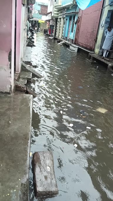 puranpur ki safai kitni hai dekh lo pahli barsat ka haal