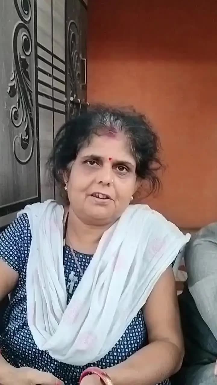 गुलाबगंज _ग्राम पंचायत गूलरखेड़ी निवासी श्रीमती कमलेश नामदेव जी की रोड पर प्रतिक्रिया