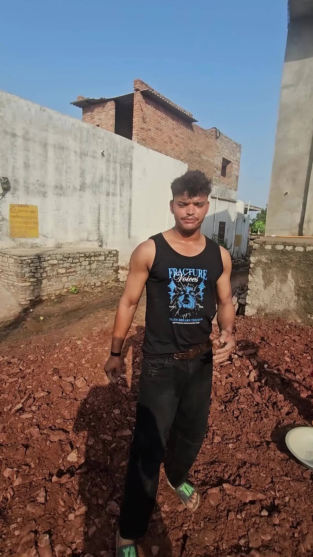 साझा रास्ते पर किए गए अतिक्रमण को हटाने और अभद्र व्यवहार/गाली-गलौज को रोकने हेतु अंतिम चेतावनी।