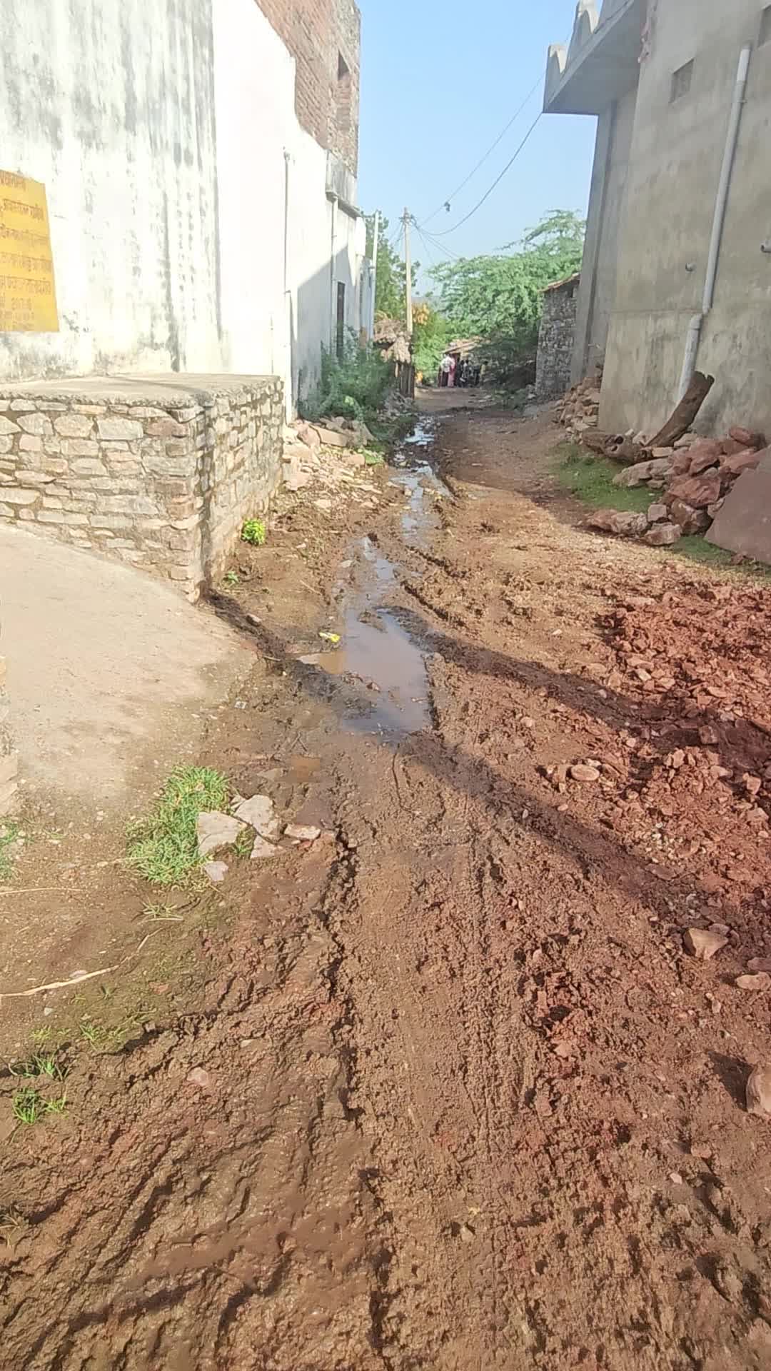 साझा रास्ते पर किए गए अतिक्रमण को हटाने और अभद्र व्यवहार/गाली-गलौज को रोकने हेतु अंतिम चेतावनी।