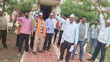 नकली खाद दिया जा रहा है किसानों को क्या।