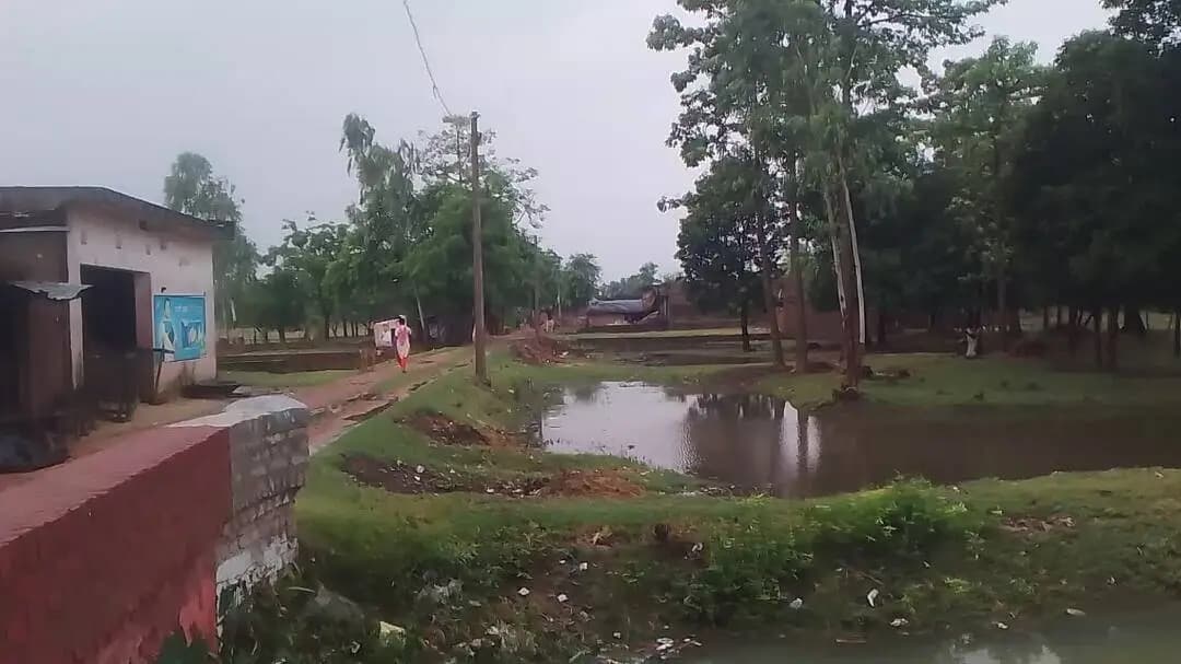 shree mukhymantri ji se savinyi nivedan hai ki hamare Gram katra post charda disst Bahraich ki road banwane ki kirpa ka