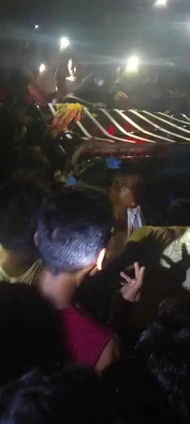 Jharkhand ka jila Sahibganj rajmahal video hai accident mein teen aadami Mar chuka hai aur ek buri tarah Se Ghayal hai