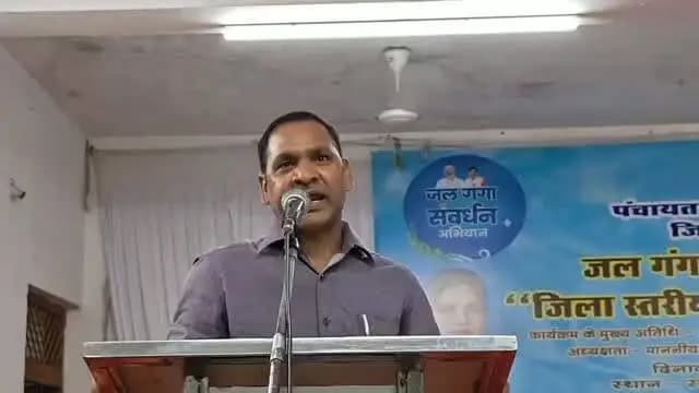 सगरा मंदिर परिसर के समीप स्थित सामुदायिक भवन उमरिया में आयोजित जल गंगा संवर्धन अभियान के समापन कार्यक्रम को सी ई ओ जिला पंचायत अभय सिंह ने किया संबोधित
@cmmadhyapradesh
#jansamparkmp
#उमरिया
#umaria
#जल_गंगा_संवर्धन_अभियान_MP