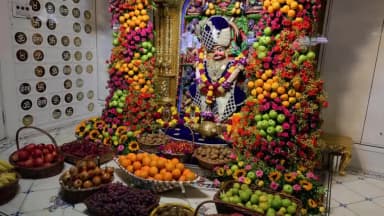 બોટાદ શહેર: સાળંગપુર શ્રી કષ્ટભંજનદેવ દાદાને વિવિધ ફળો અને પુષ્પોનો વિશેષ શણગાર કરાયો