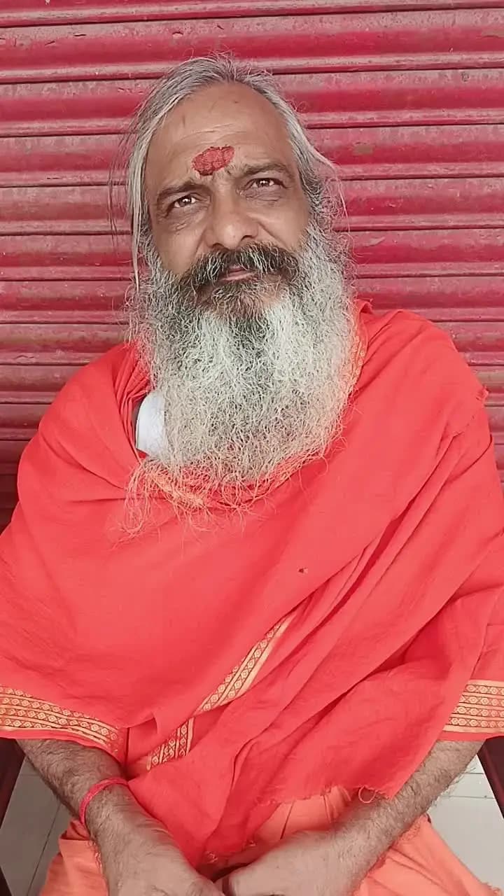 पंडित श्री दिनेशानंद जी महाराज जी ने ग्राम पंचायत गूलरखेड़ी के सरपंच के काम की सहारना की ।