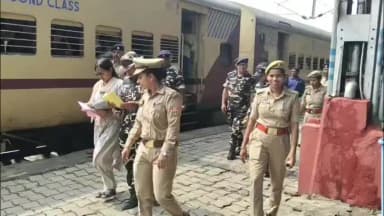 नौतनवा: उपनिरीक्षक अनामिका चौहान और आरपीएफ प्रभारी संजय कुमार राय ने चलाया जागरूकता अभियान