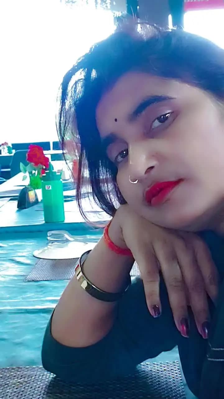 आप लोग के बीच आ रही हूं बस यहांसे होकर