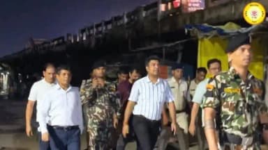 सासाराम शहर को जाम मुक्त, सुरक्षित एवं व्यवस्थित बनाने की दिशा में जिला प्रशासन की पहल।
जिला पदाधिकारी द्वारा नगर निगम के टीम के साथ शहर के प्रमुख स्थलों का निरीक्षण कर ट्रैफिक व्यवस्था को सुदृढ़ करने हेतु कई निर्देश दिए गए।
#sasaram #trafficmanagement #roadsafety #iprd
Information & Public Relations Department, Government of Bihar
Transport Department, Government of Bihar
Urban Development & Housing Dept, Govt. of Bihar