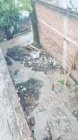 hamare gao sahajpur me Ashok Jain ke ghar ka pani aa raha he mana karne par dhamki de rahe he hamari koi sunbai nahi he