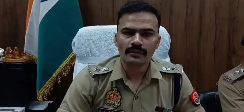 100 करोड से अधिक की सरकारी भूमि को अभियुक्तगण से साज कर अभियुक्तगण को अनुचित लाभ पहुँचाने वाले अभियुक्त तत्कालीन अधिशासी अधिकारी नगरपालिका सम्भल को गिरफ्तार किये जाने के सम्बन्ध में #SPSambhal @Krishan_IPS की बाइट।
#UPPolice https://t.co/Q5VStA9oVB