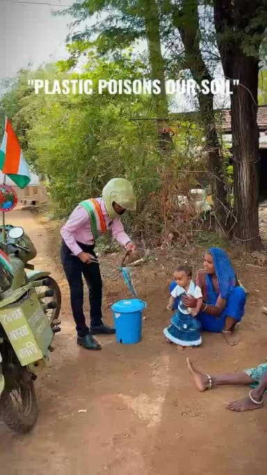 हम आज जो प्लास्टिक खुले में फेंक रहे हैं, वो सिर्फ हमारी ज़मीन को नहीं, बल्कि इन मासूम बच्चों के भविष्य को भी बंजर कर रहा है! 🇮🇳#cleanindiamission #futuregeneration