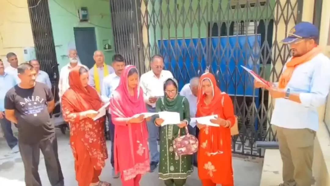 प्रधान अशोक कुमार व पंचायत सदस्यों को दी बधाई एवं शुभ:कामनाएं ,महासचिव मोहिन्दर सिंह डोगरा बिलासपुर सेवक सभा पं० दिल्ली।