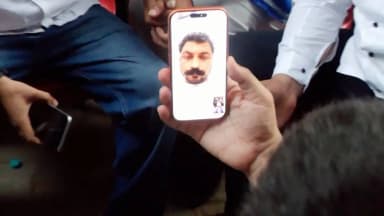 जैद की निर्मम हत्या @BhimArmyChief जी से बात कराई #गुलजारसिद्दीकी राष्ट्रीय कोर कमेटी सदस्य@AzadSamajPartyने वीडियो कॉल के माध्यम से पीड़ित परिवार से बात हुई….