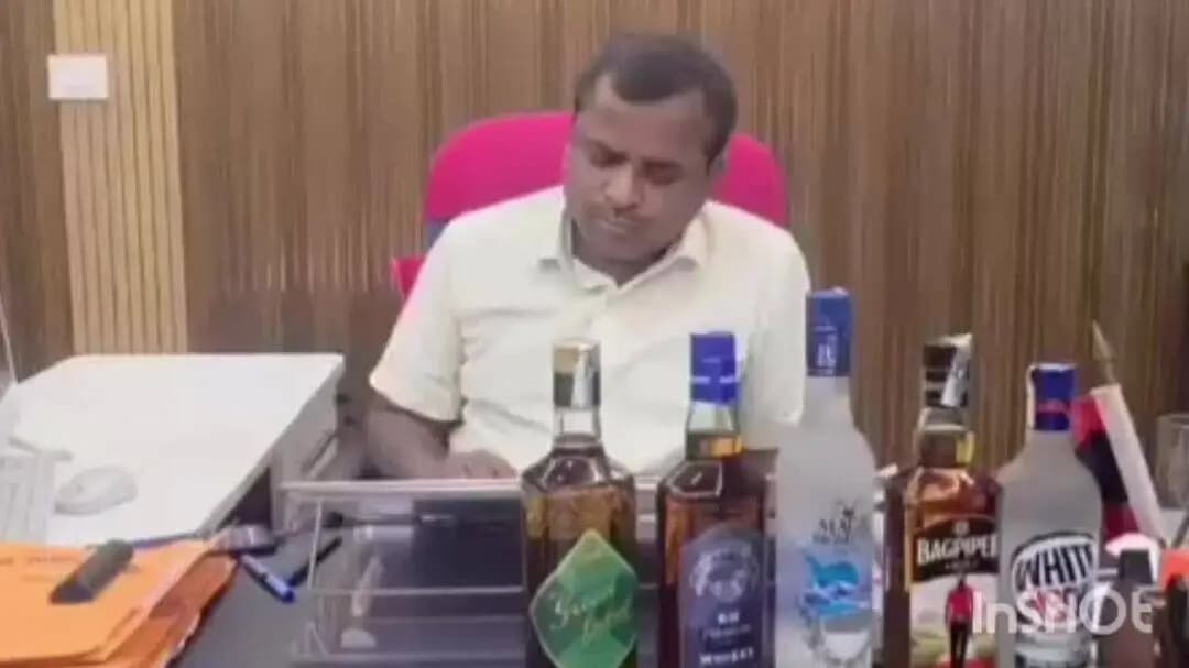 केिशनपुर: जनरेटर के अंदर छिपा था शराब का जखीरा! सुपौल त्रिवेणीगंज में पुलिस का बड़ा खुलासा 🔥
#Viral #BreakingNews #Supaul #Bi