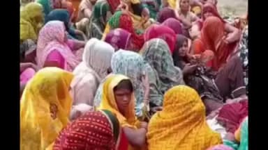 कायमगंज: एटा में हुए सड़क हादसे में पांच लोगों की मौत, तीन युवक नवाबगंज क्षेत्र के निवासी, परिवार में मची चीख-पुकार